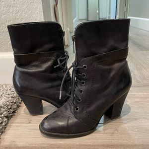 Kenneth Cole Women’s Block Heel Combat Ankle Boots size 7.5 black leather